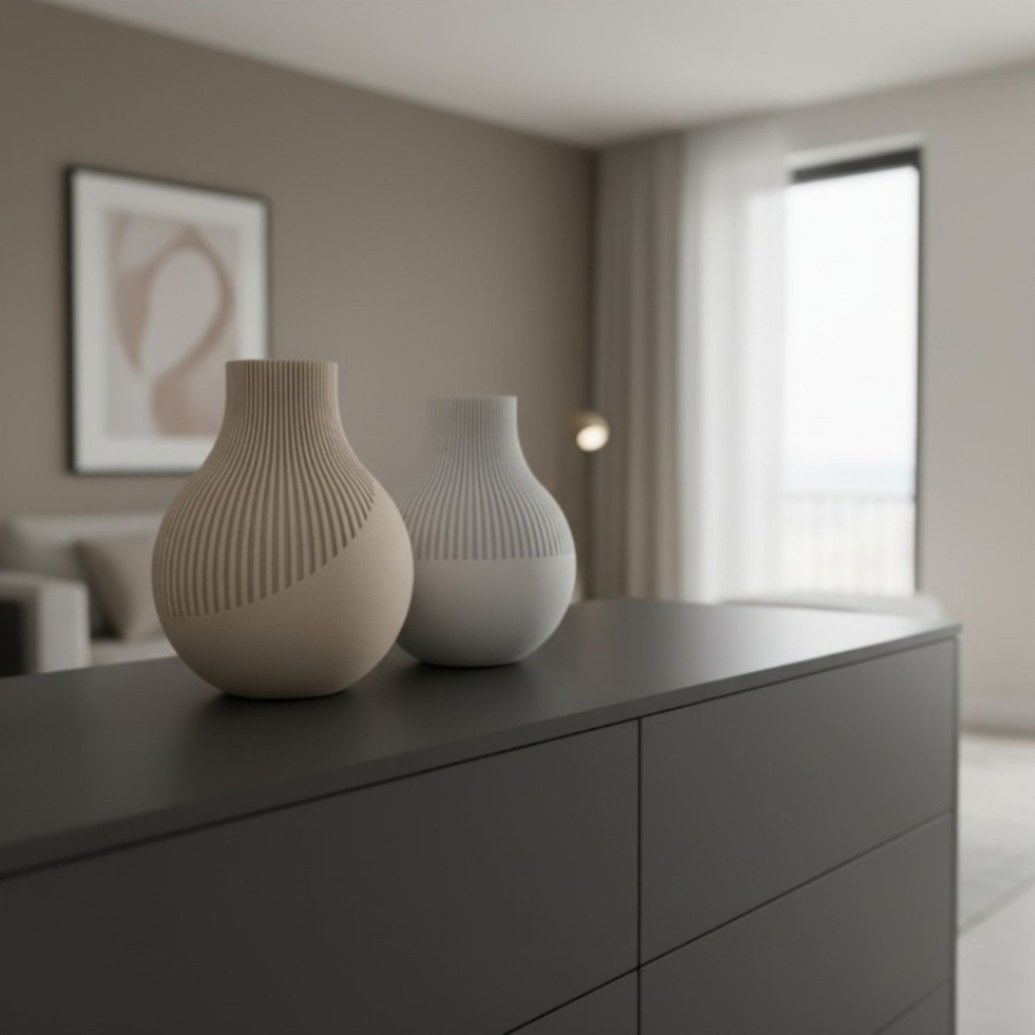 Duo de vases au design minimaliste Japandi avec textures striées, fabrication artisanale française en PLA éco-responsable pour fleurs séchées