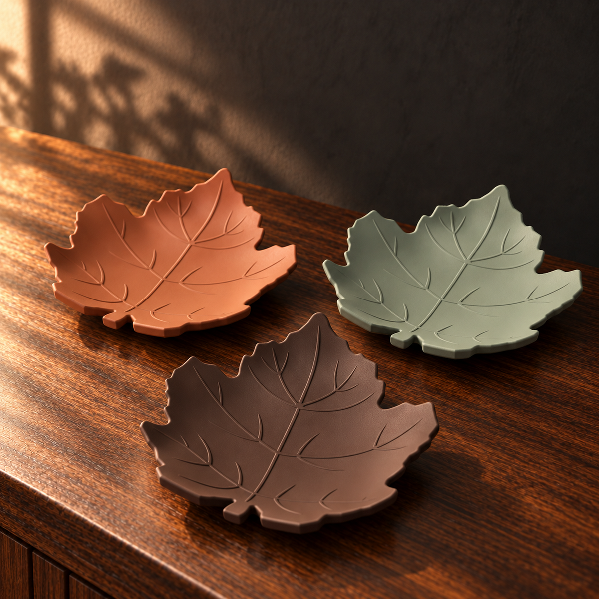 Plateau décoratif Feuille d’Érable Japandi – palette des cinq coloris