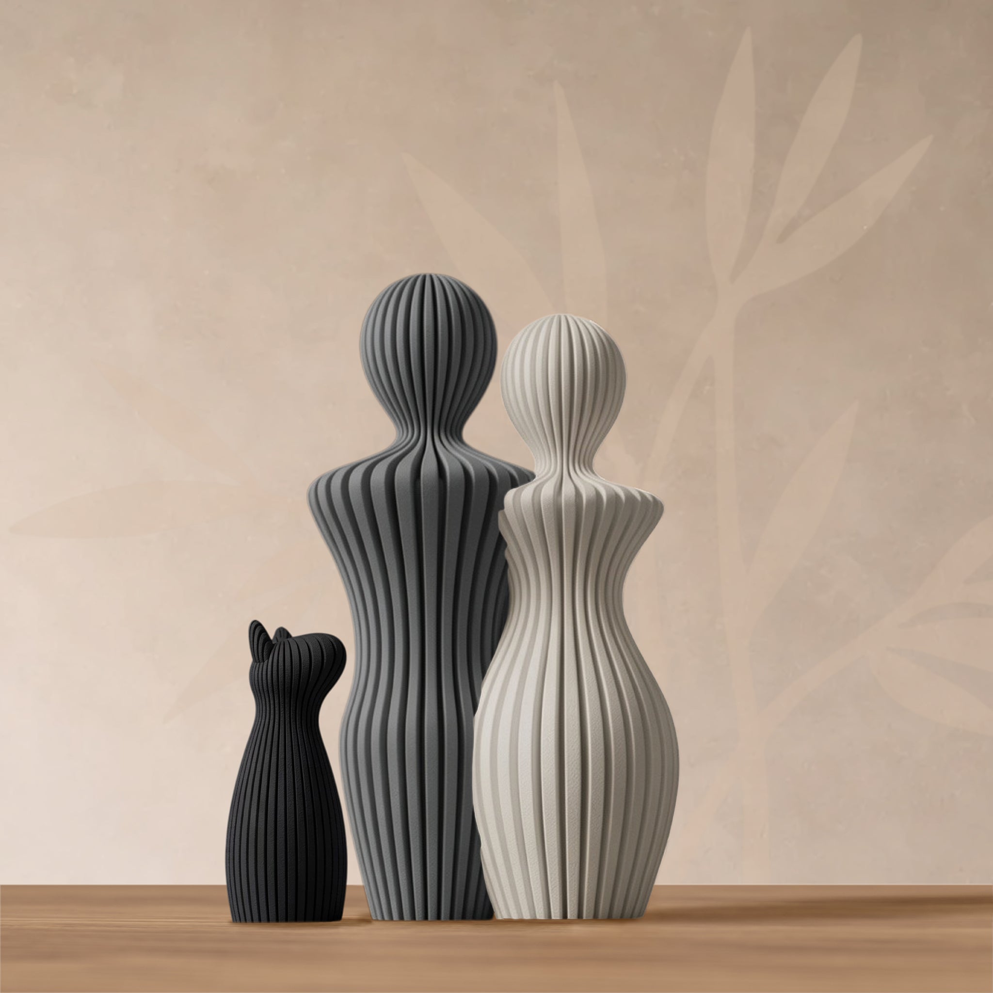 Statuette couple avec chien oreilles pointues, coloris Épure Minéral.